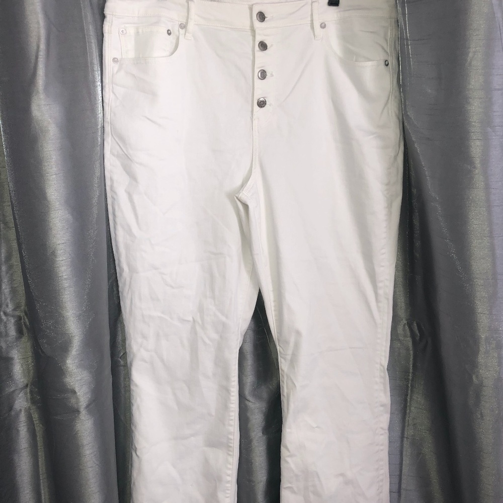AE Size 20 Hi-Rise Long Crop Flare (White)